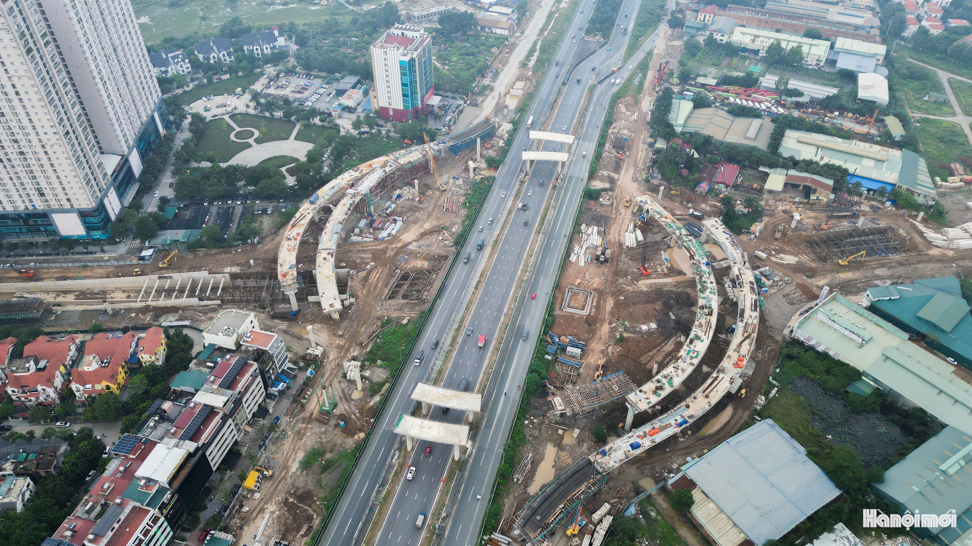 ANLAC GREEN SYMPHONY: ĐÓN ĐẦU NÚT GIAO NHIỀU TẦNG VÀNH ĐAI 3,5 – ĐẠI LỘ THĂNG LONG
